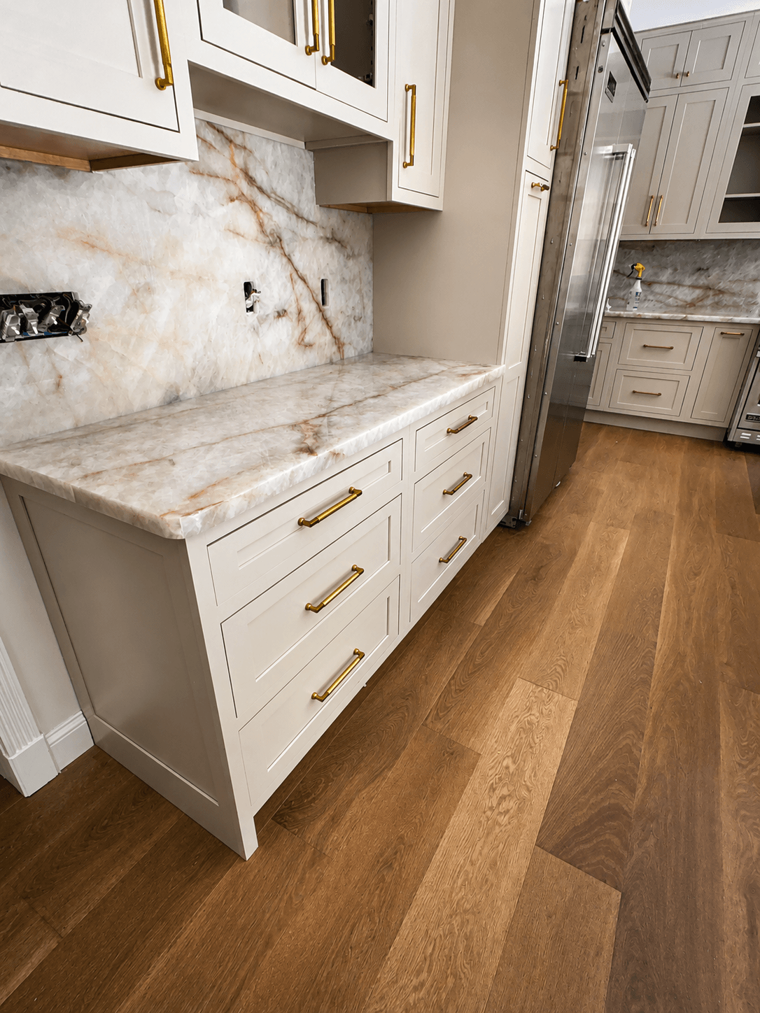 Cristallo Fire counter and backsplash beside the built-in refrigerator