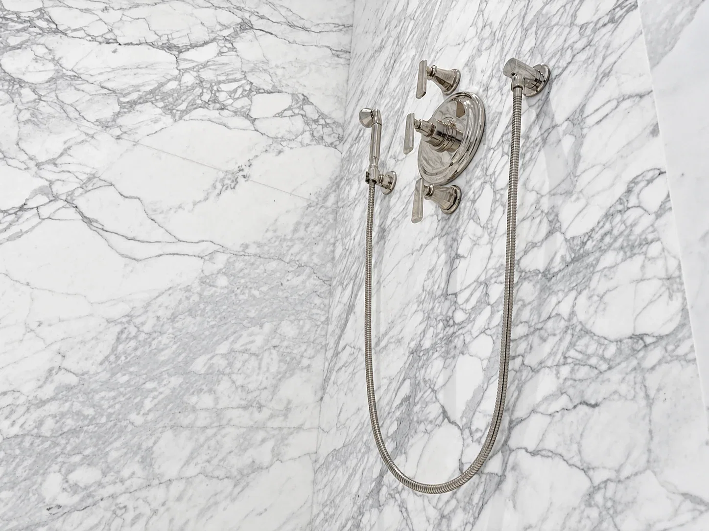 Calacatta Monet shower wall with mitered corner seam